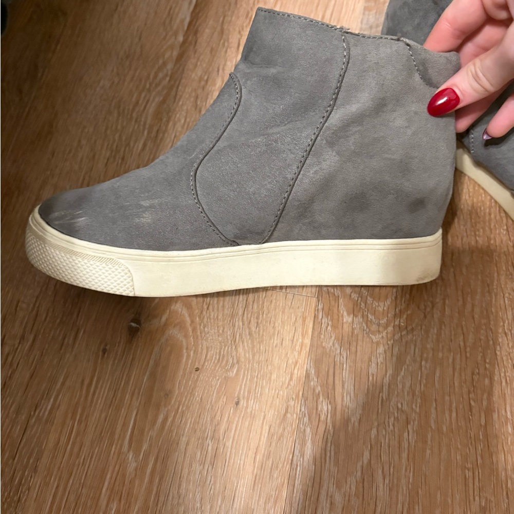Universal Thread Gray Suede Heeled Boots